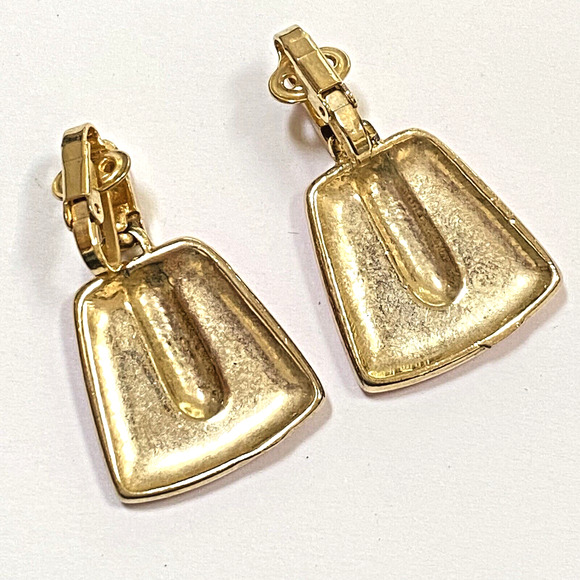 Vintage Clip On Earrings Chunky 1980s Goldtone & Pink Enamel Mod Doorknockers - Picture 3 of 6